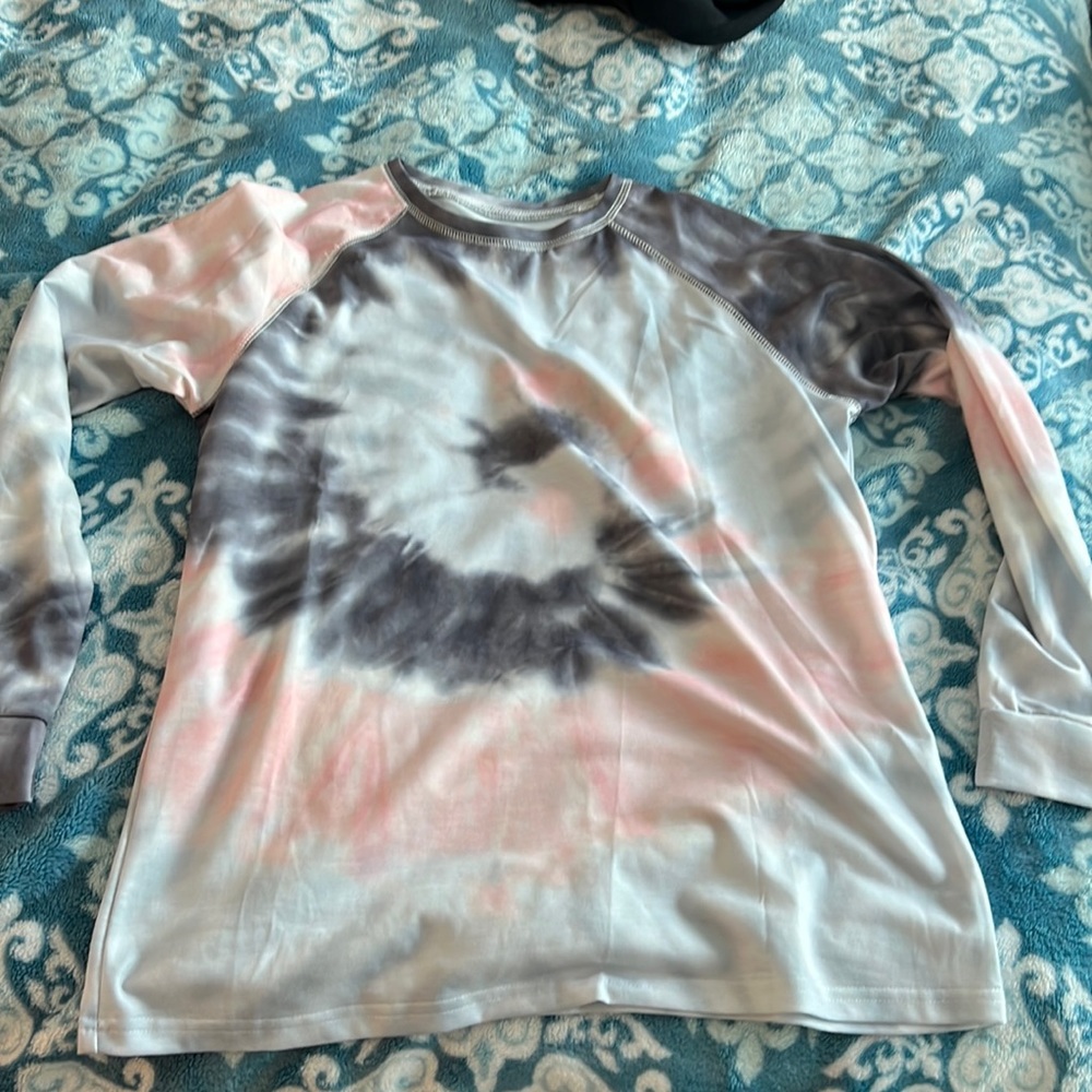 Tye dye long sleeve shirt!